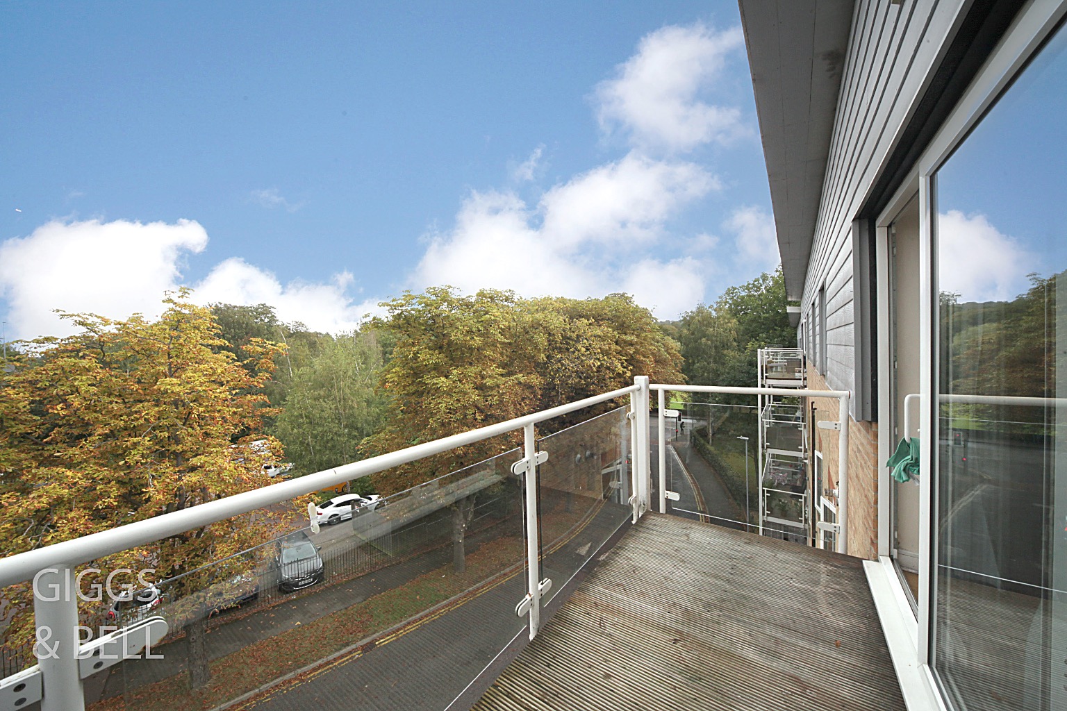 2 bed flat for sale in Primrose Close, Luton, LU3 