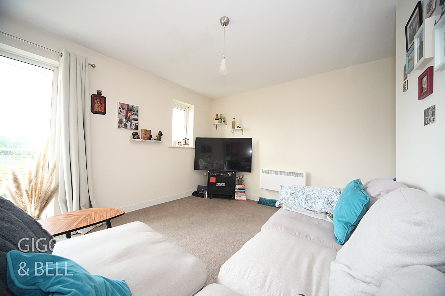 2 bed flat for sale in Foxglove Way, Luton 2