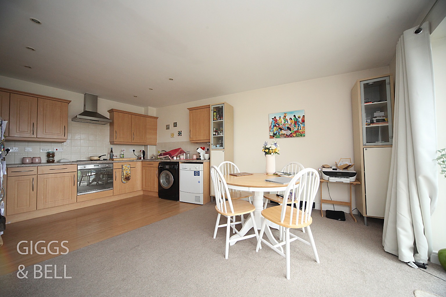 2 bed flat for sale in Foxglove Way, Luton  - Property Image 6