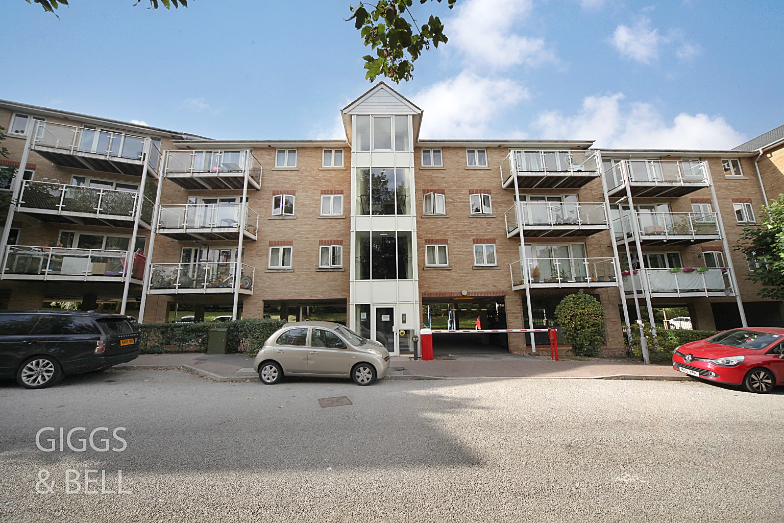 2 bed flat for sale in Foxglove Way, Luton  - Property Image 1