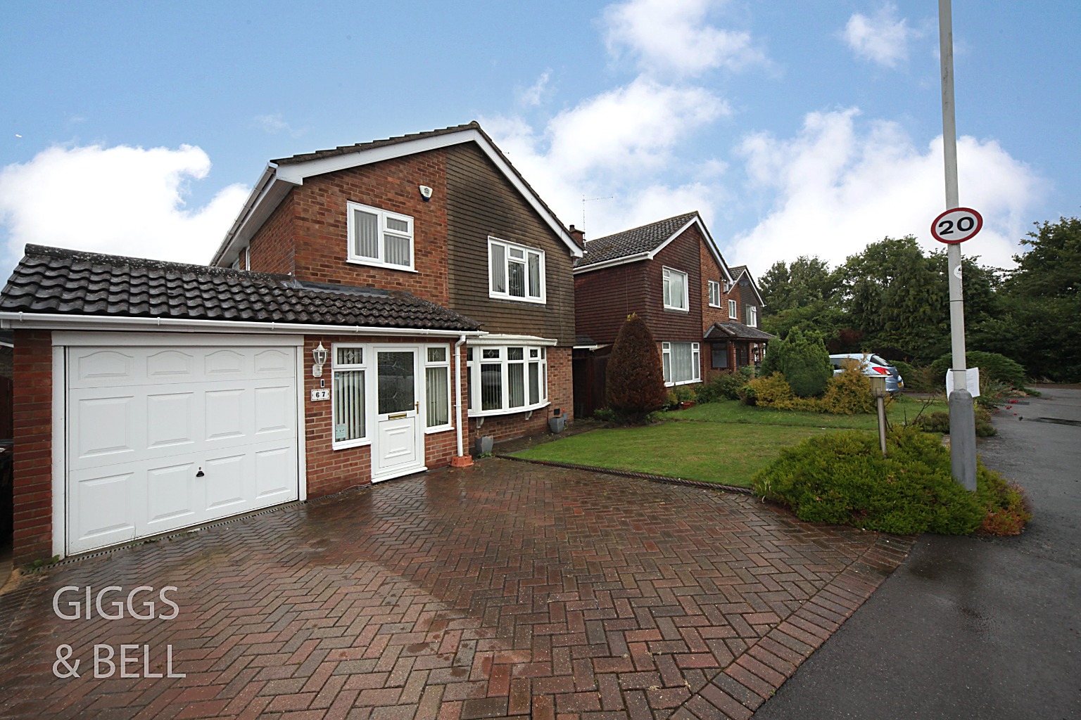 4 bed detached house for sale in Turnpike Drive, Luton 1