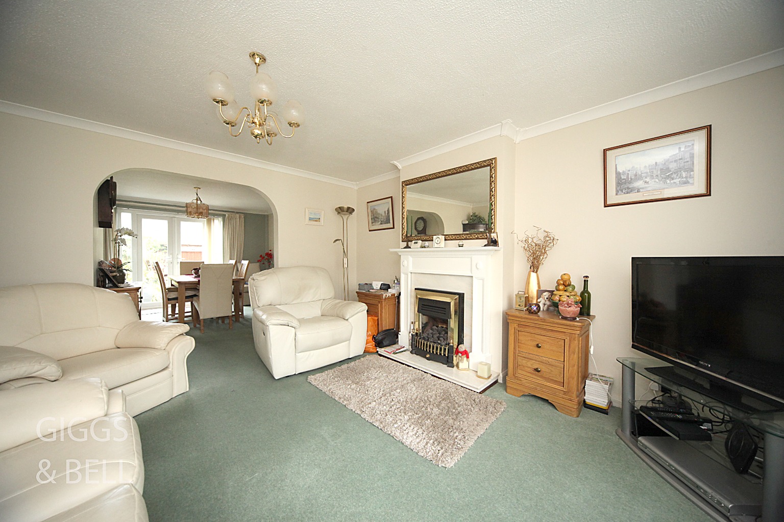 4 bed detached house for sale in Turnpike Drive, Luton 2