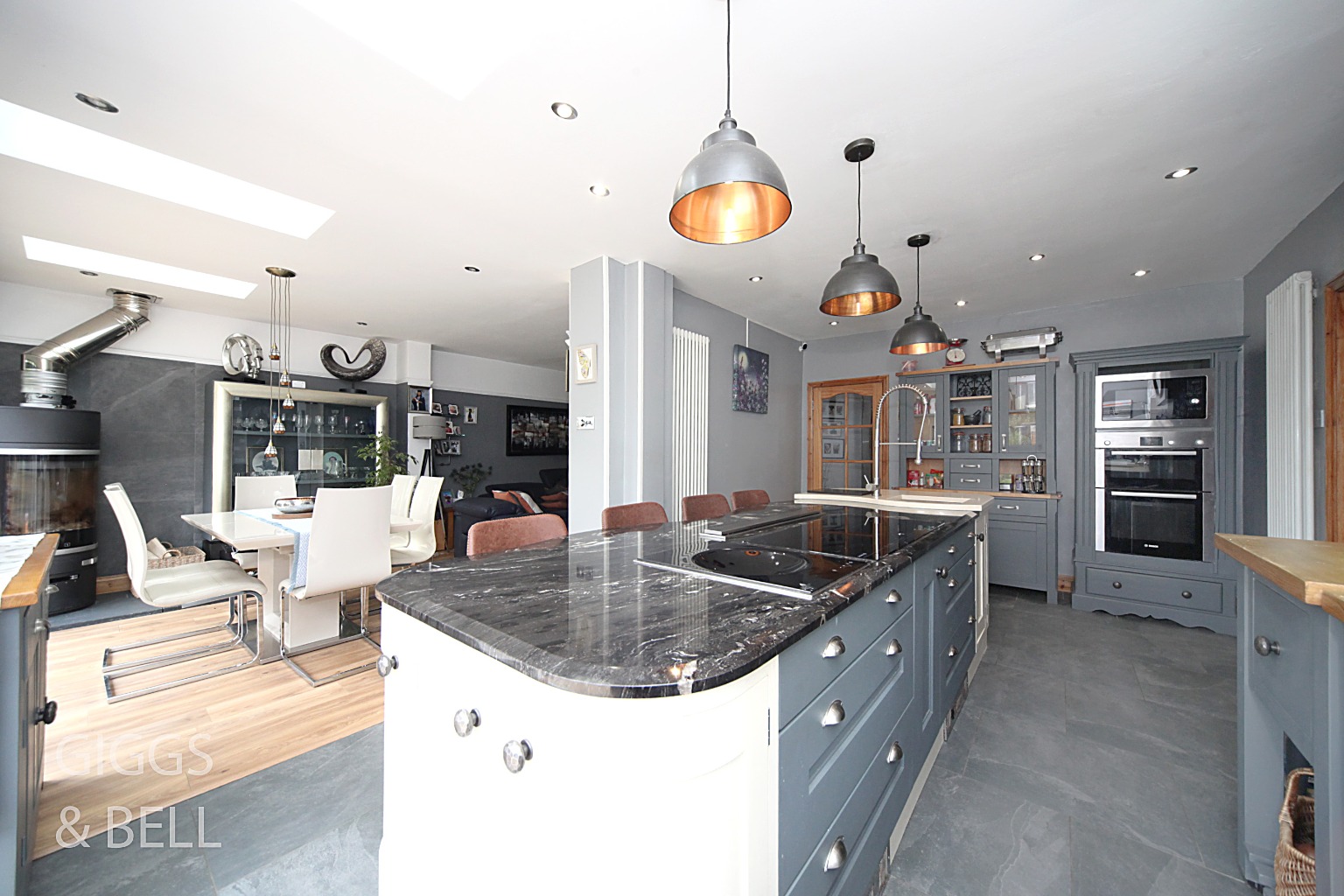 4 bed semi-detached house for sale in Cutenhoe Road, Luton  - Property Image 2