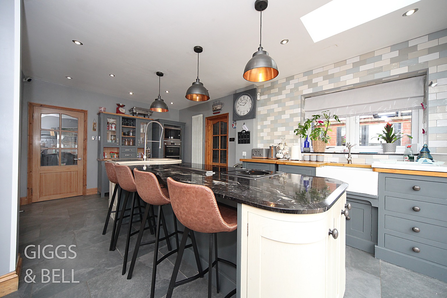 4 bed semi-detached house for sale in Cutenhoe Road, Luton 2