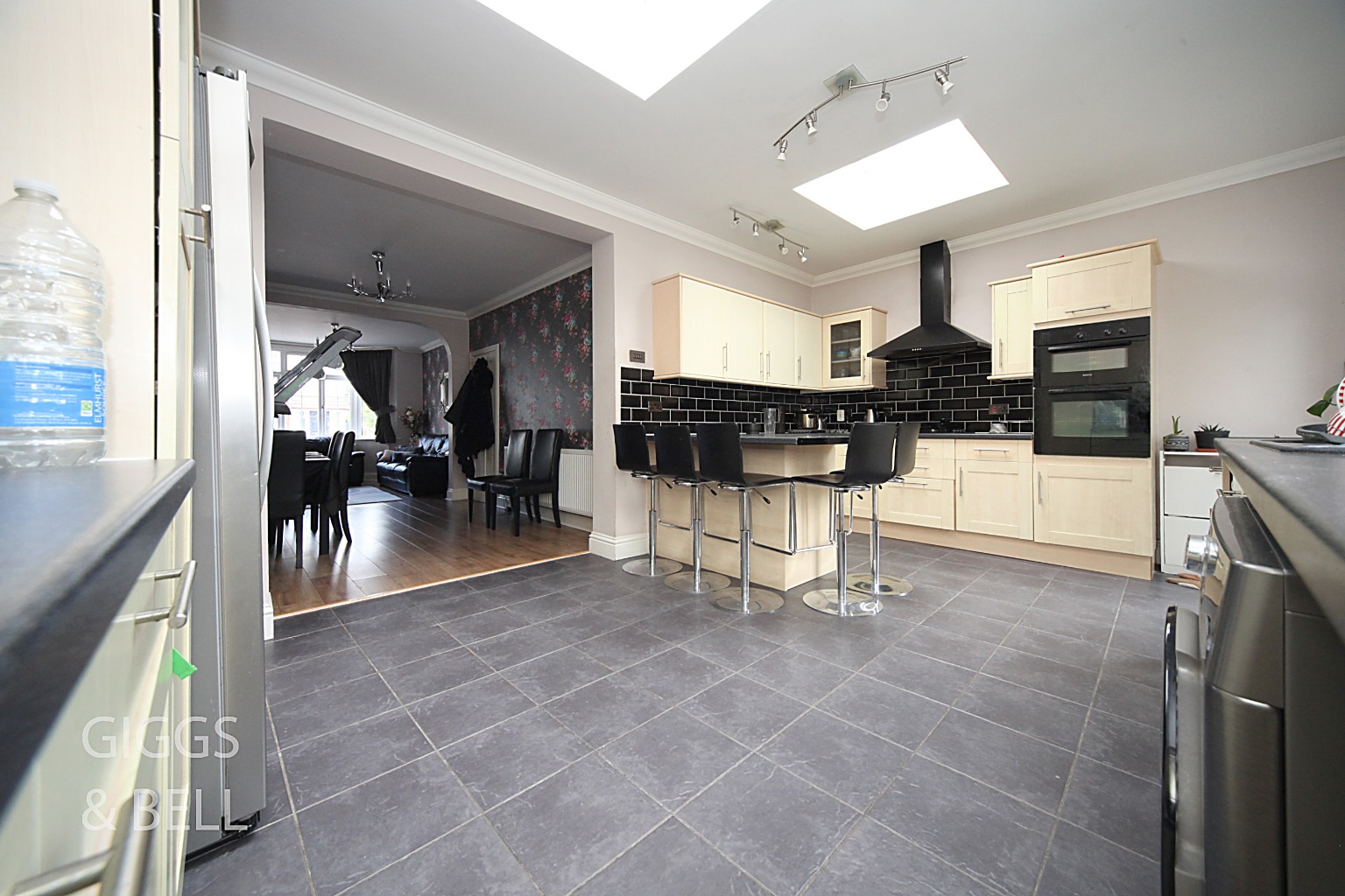 3 bed semi-detached house for sale in Alton Road, Luton 5