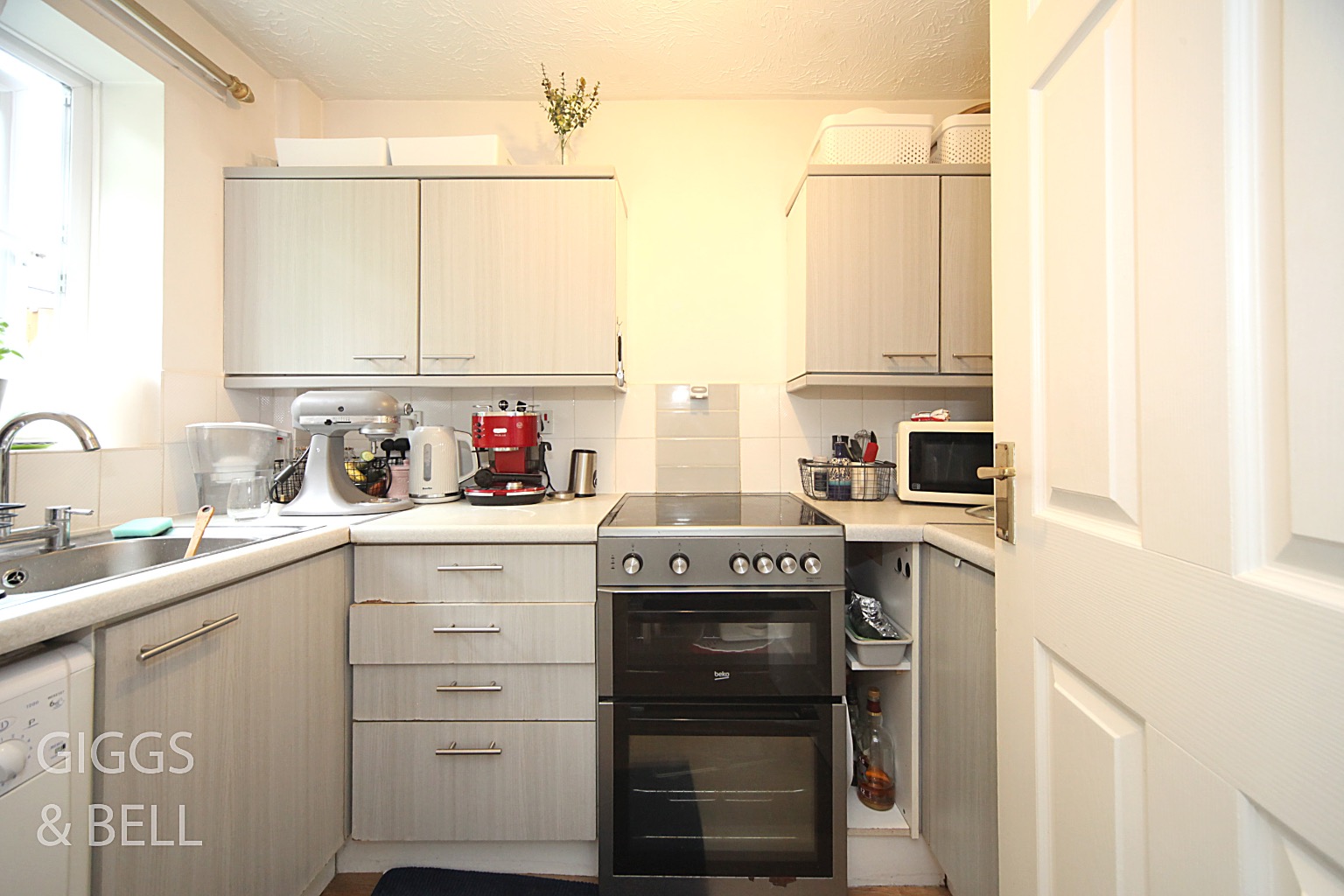 1 bed semi-detached house for sale in Farmbrook, Luton  - Property Image 4