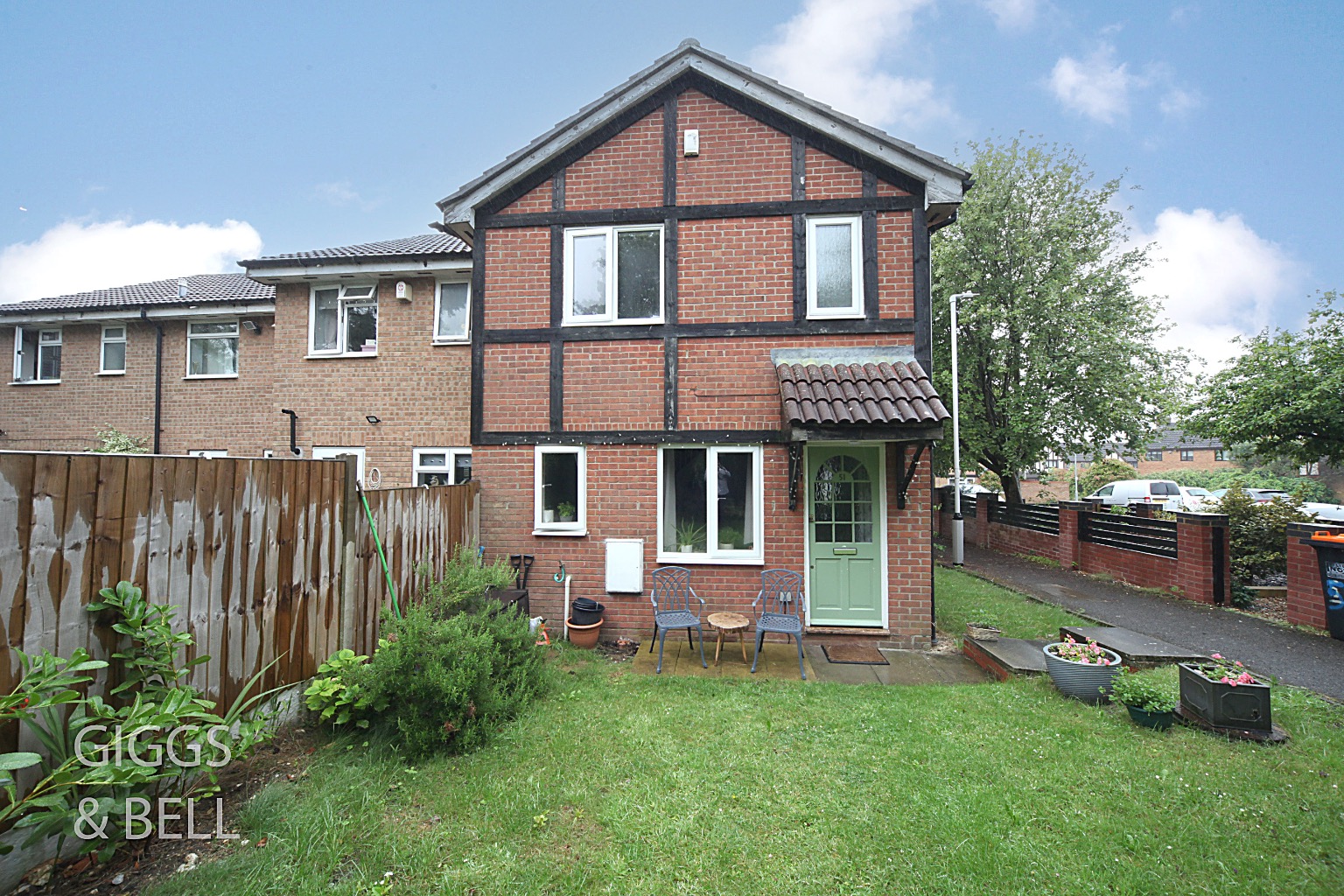 1 bed semi-detached house for sale in Farmbrook, Luton  - Property Image 1