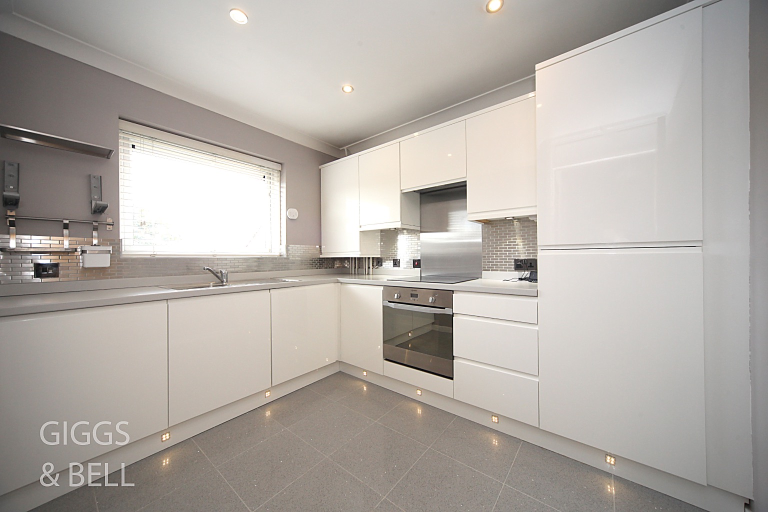 1 bed maisonette for sale in Wigmore Lane, Luton 4