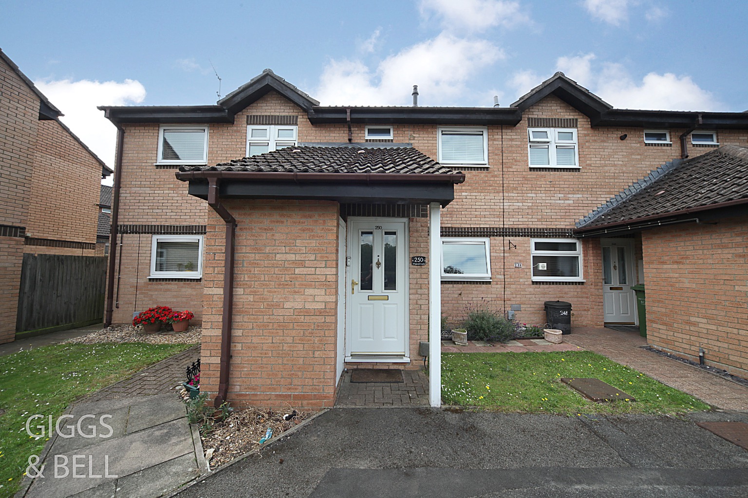 1 bed maisonette for sale in Wigmore Lane, Luton - Property Image 1