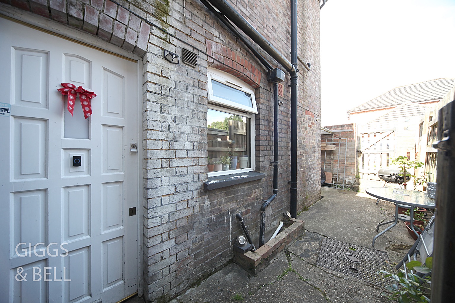 2 bed semi-detached house for sale in Chiltern Rise, Luton  - Property Image 18