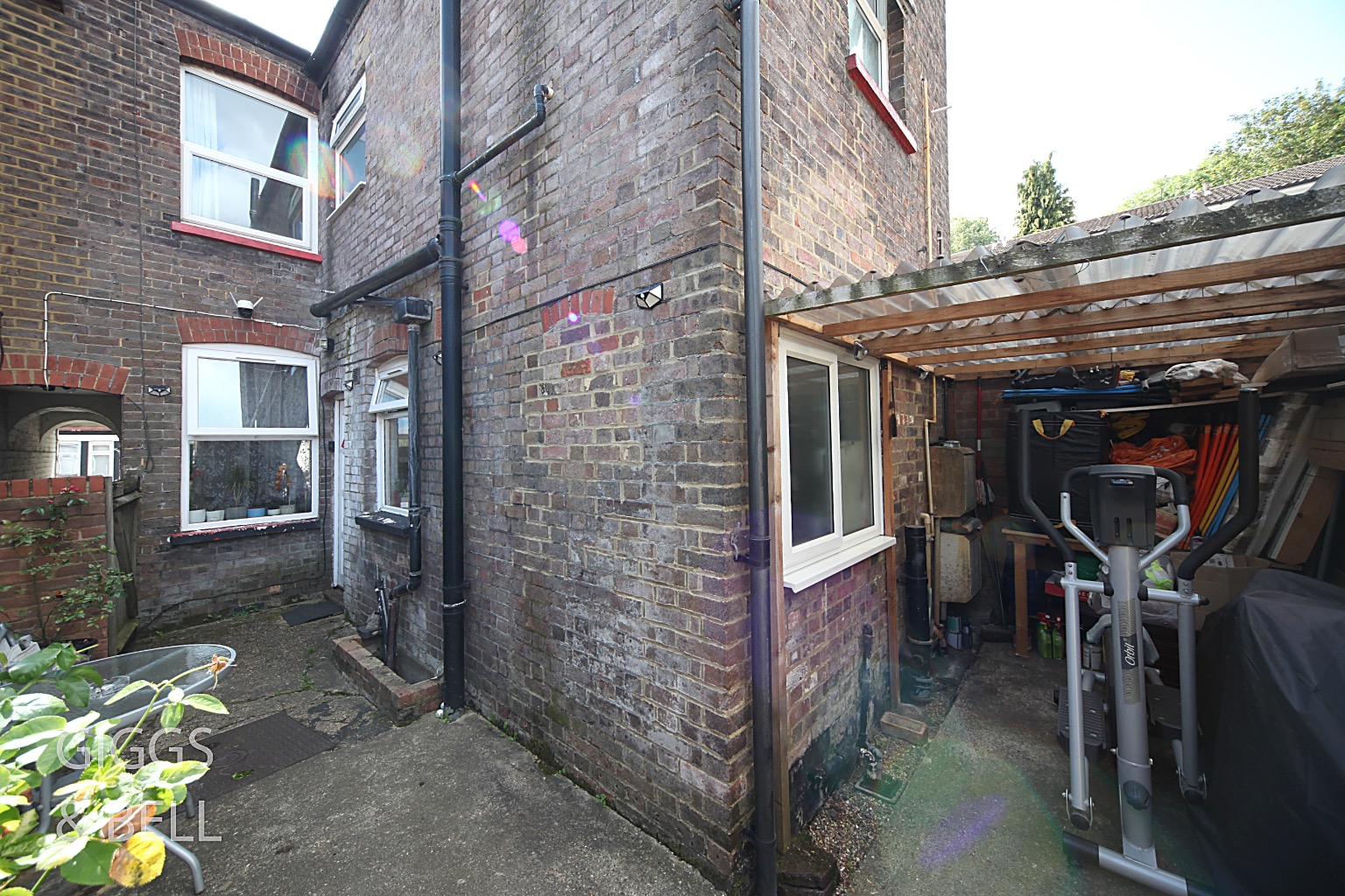 2 bed semi-detached house for sale in Chiltern Rise, Luton  - Property Image 17