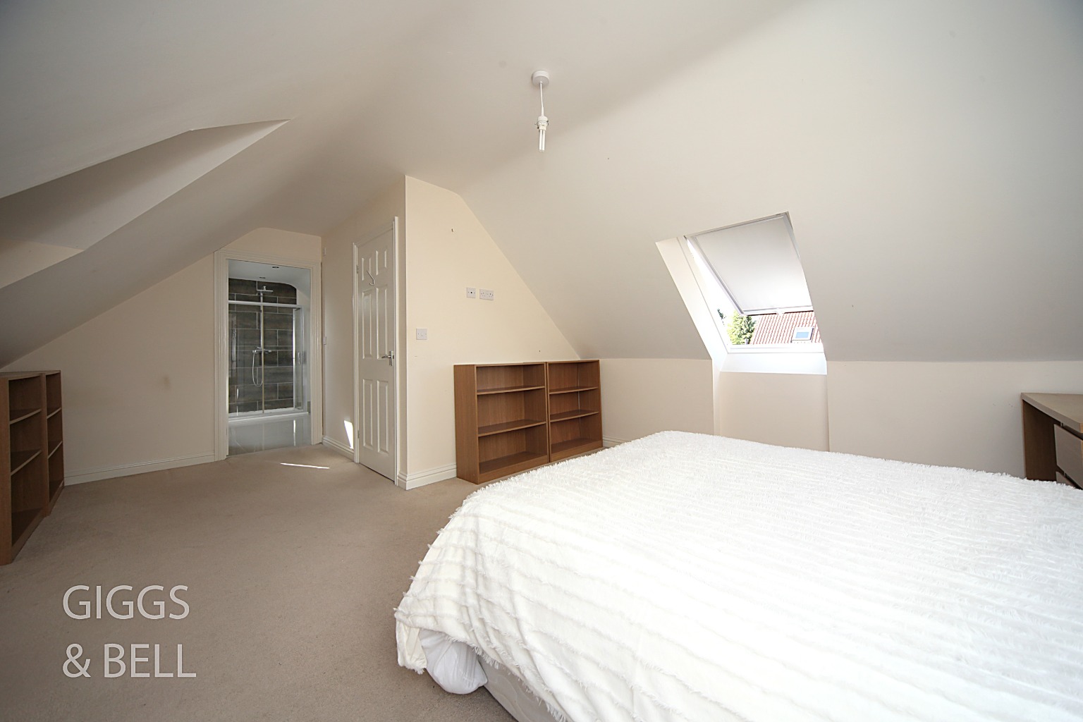 3 bed detached bungalow for sale in Gardenia Avenue, Luton 8