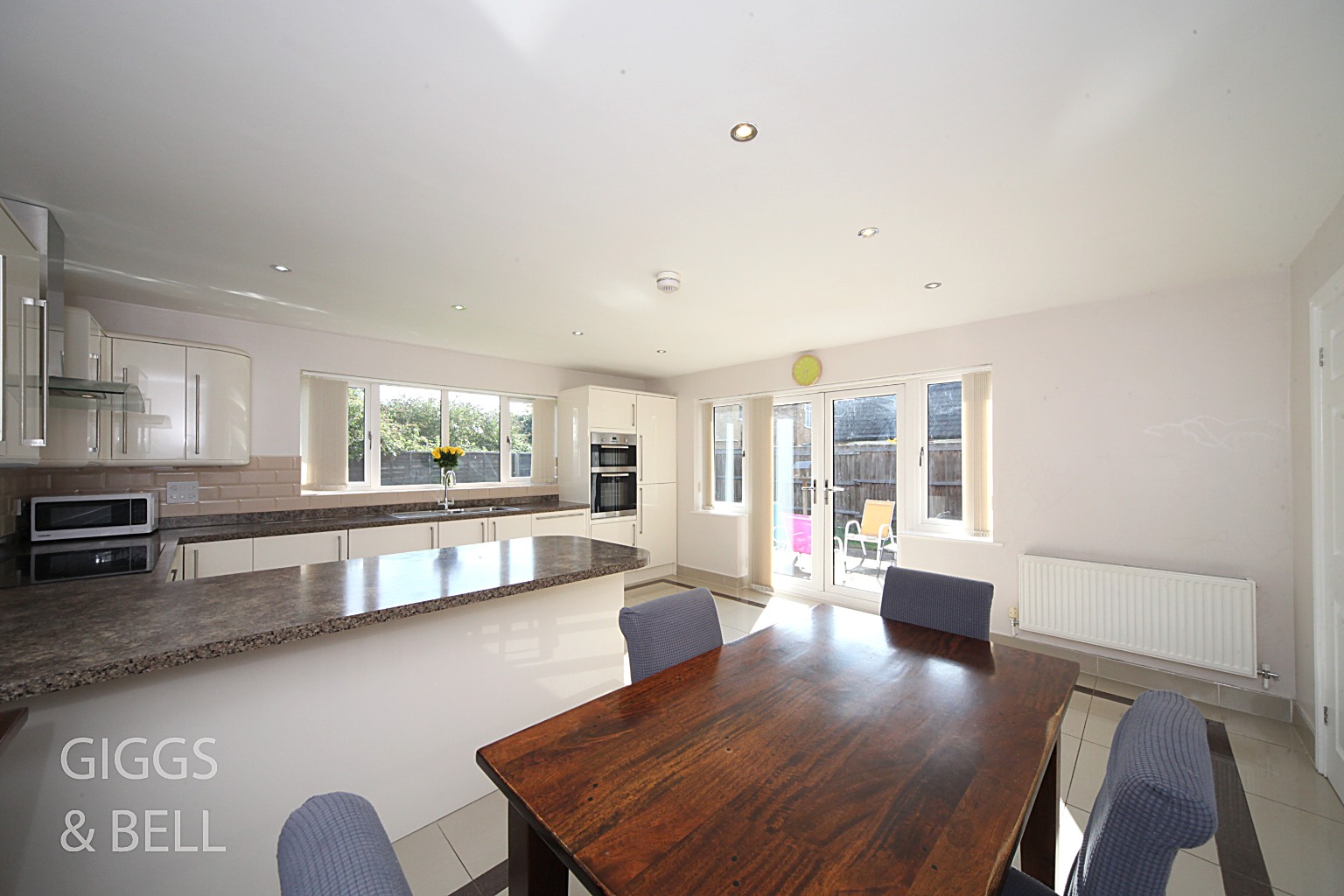 3 bed detached bungalow for sale in Gardenia Avenue, Luton  - Property Image 5