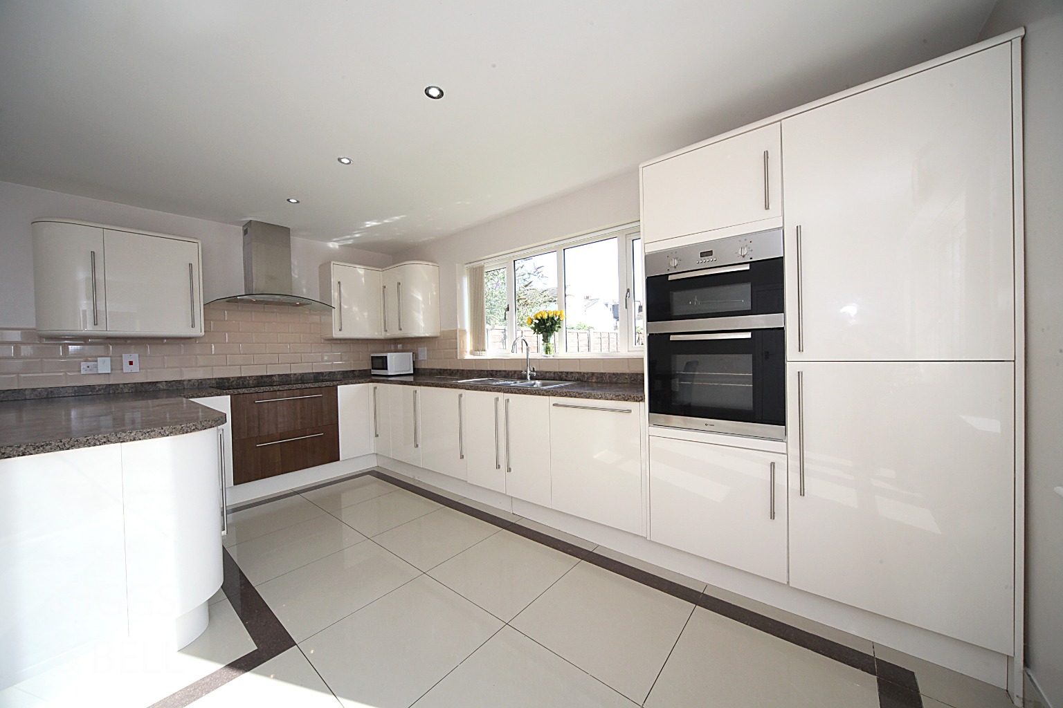 3 bed detached bungalow for sale in Gardenia Avenue, Luton 5