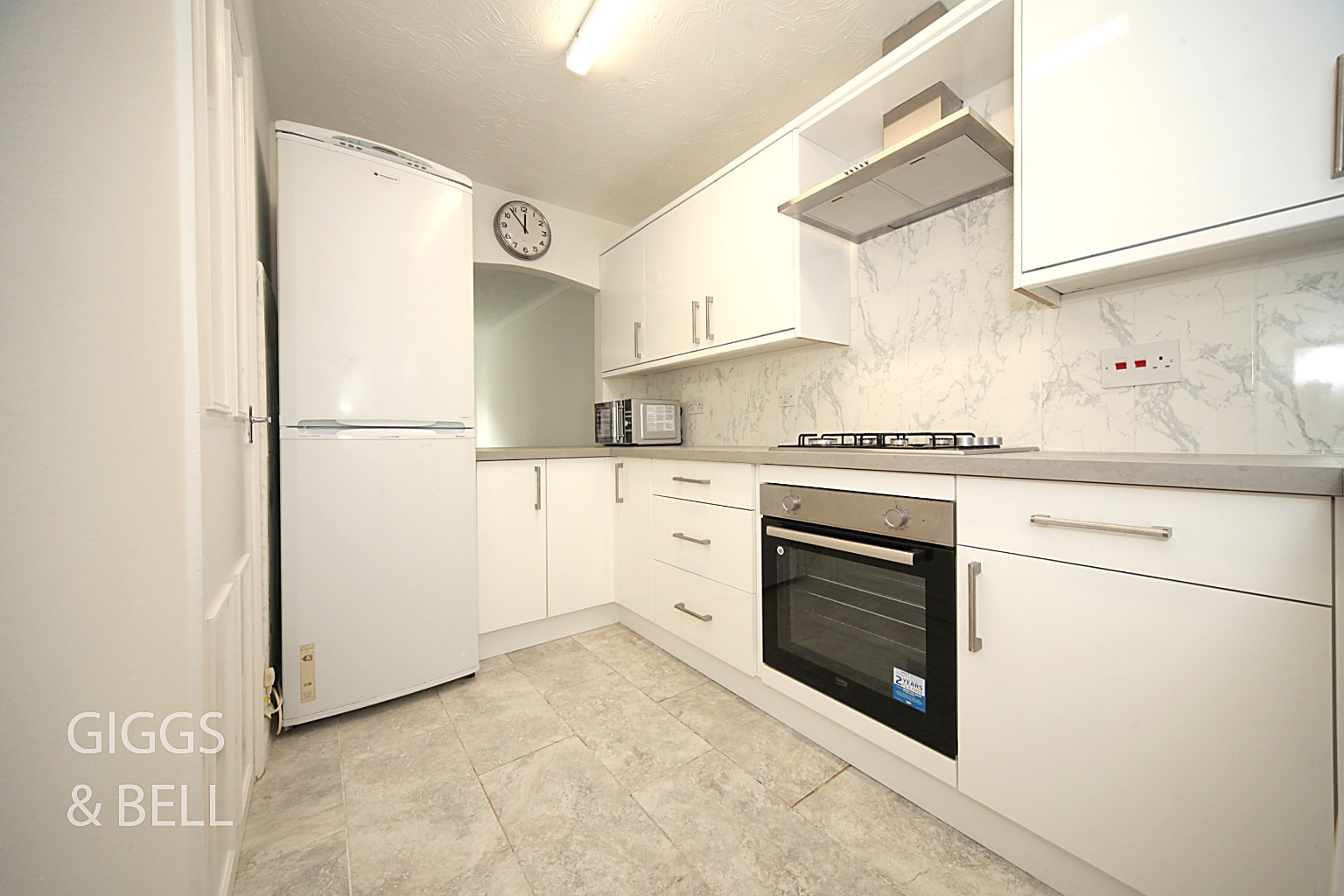 2 bed terraced house for sale in Oregon Way, Luton  - Property Image 2