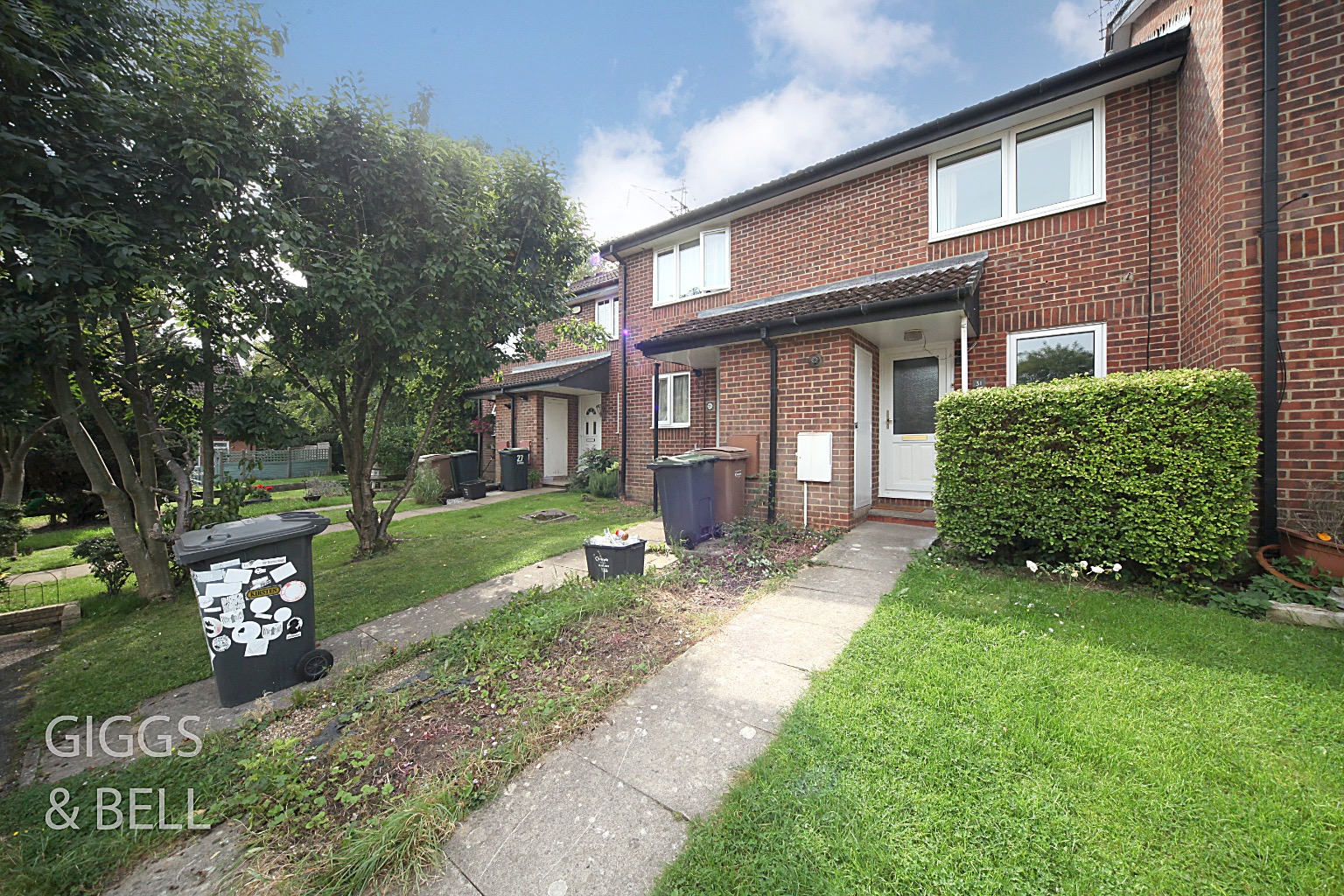 2 bed terraced house for sale in Oregon Way, Luton, LU3 