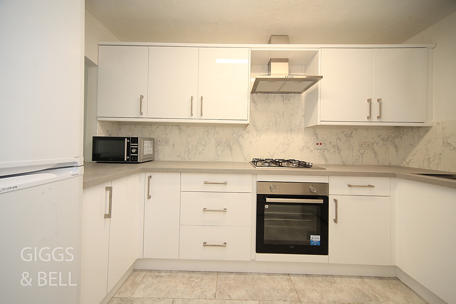 2 bed terraced house for sale in Oregon Way, Luton 2