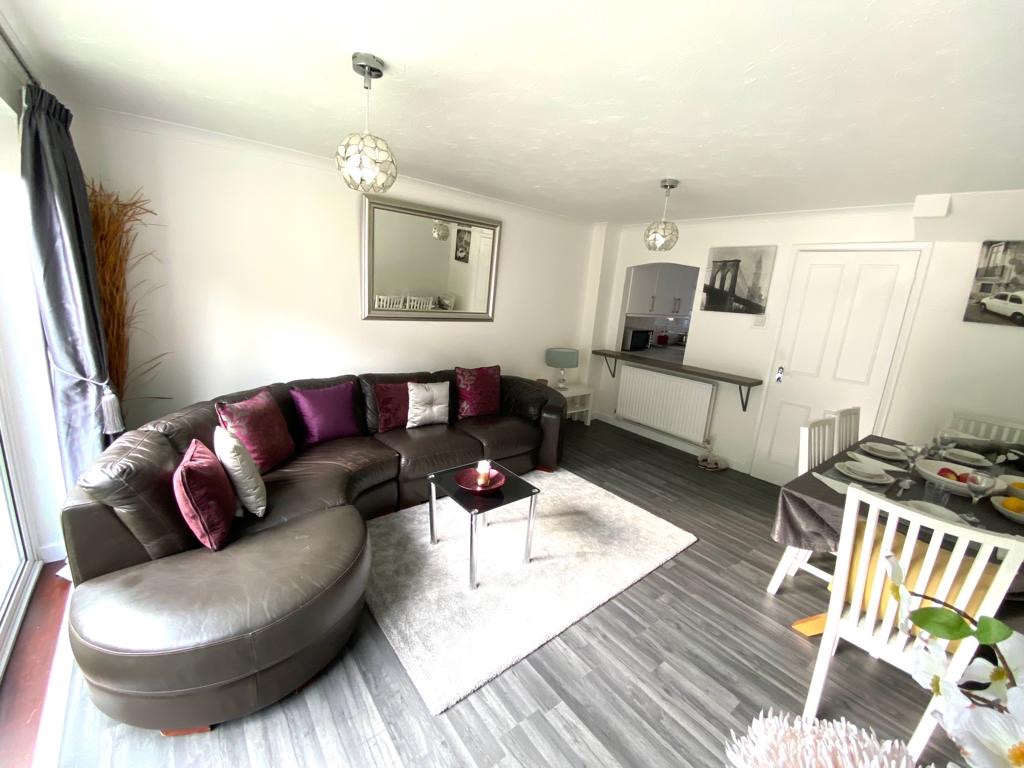 2 bed terraced house for sale in Oregon Way, Luton 3