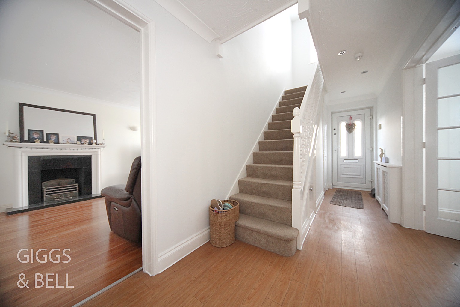 4 bed detached house for sale in Elvington Gardens, Luton  - Property Image 10