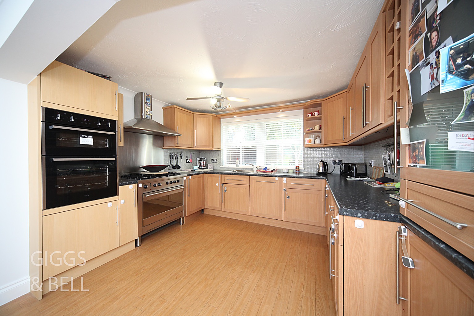 4 bed detached house for sale in Elvington Gardens, Luton 4