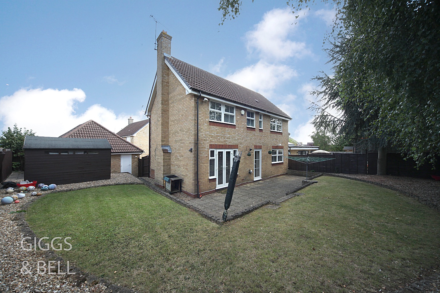 4 bed detached house for sale in Elvington Gardens, Luton, LU3 