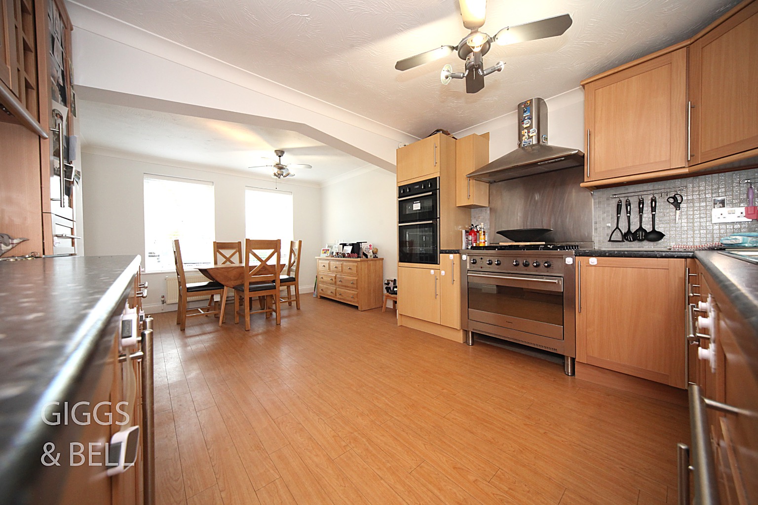 4 bed detached house for sale in Elvington Gardens, Luton 7