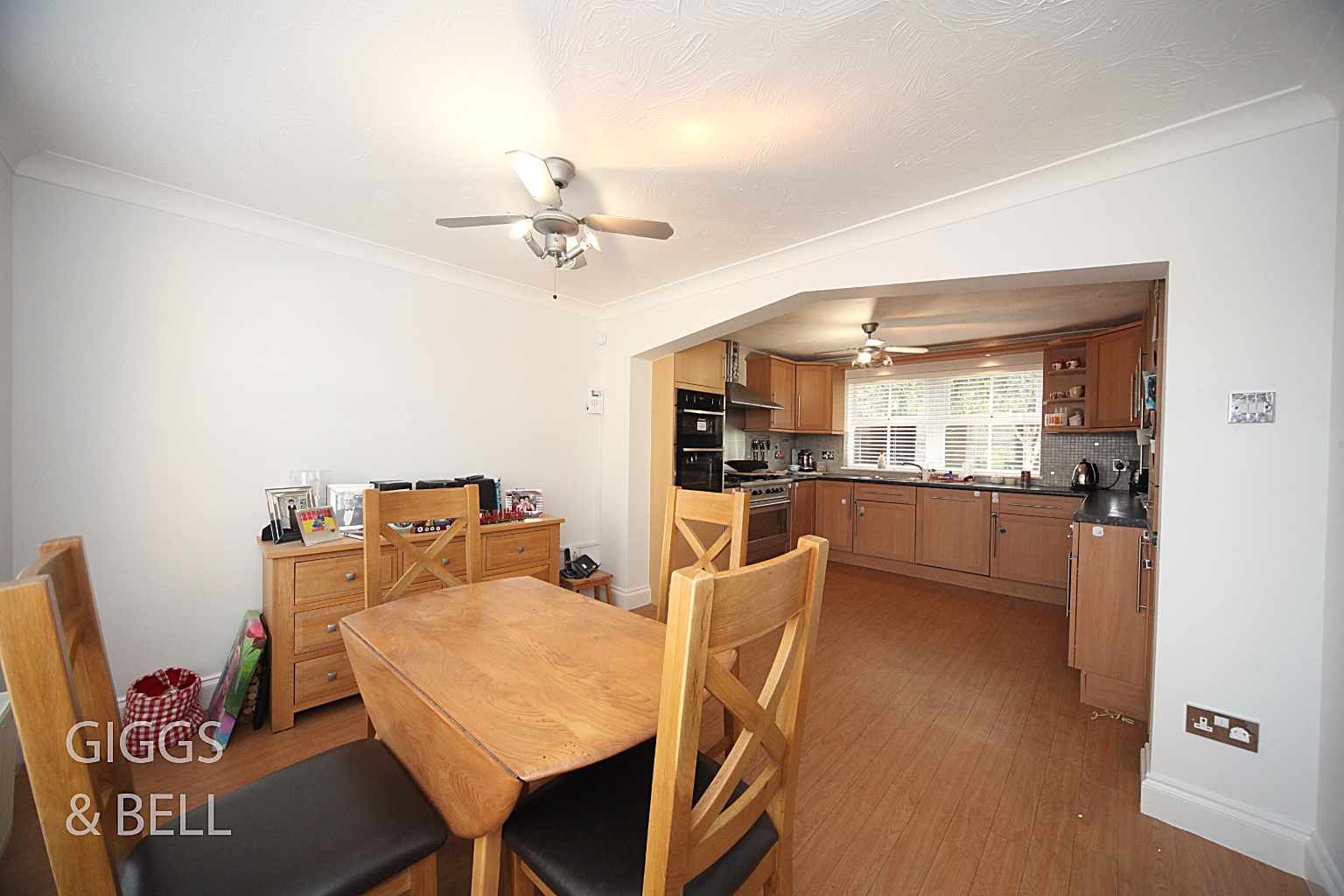 4 bed detached house for sale in Elvington Gardens, Luton  - Property Image 6