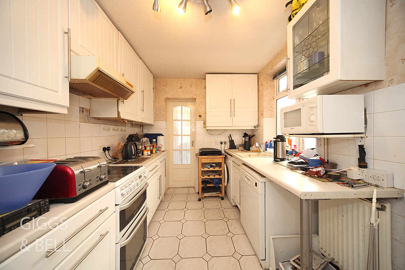 3 bed semi-detached house for sale in Meyrick Avenue, Luton  - Property Image 6