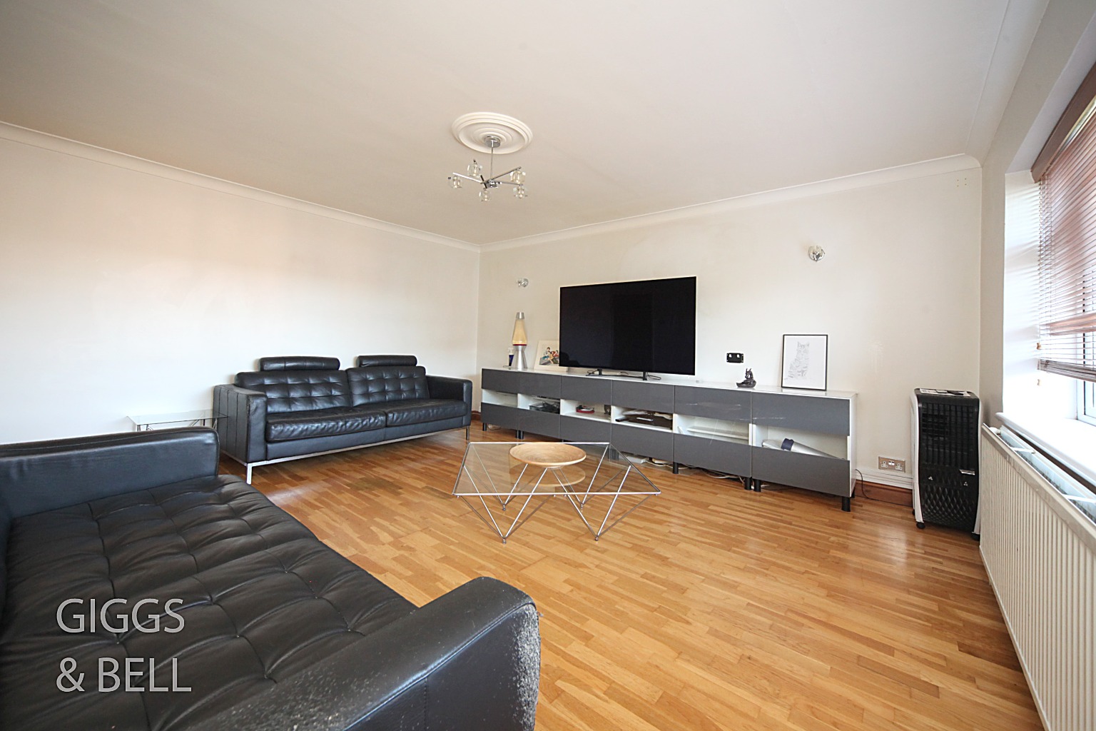 2 bed flat for sale in Stockwood Crescent, Luton 3