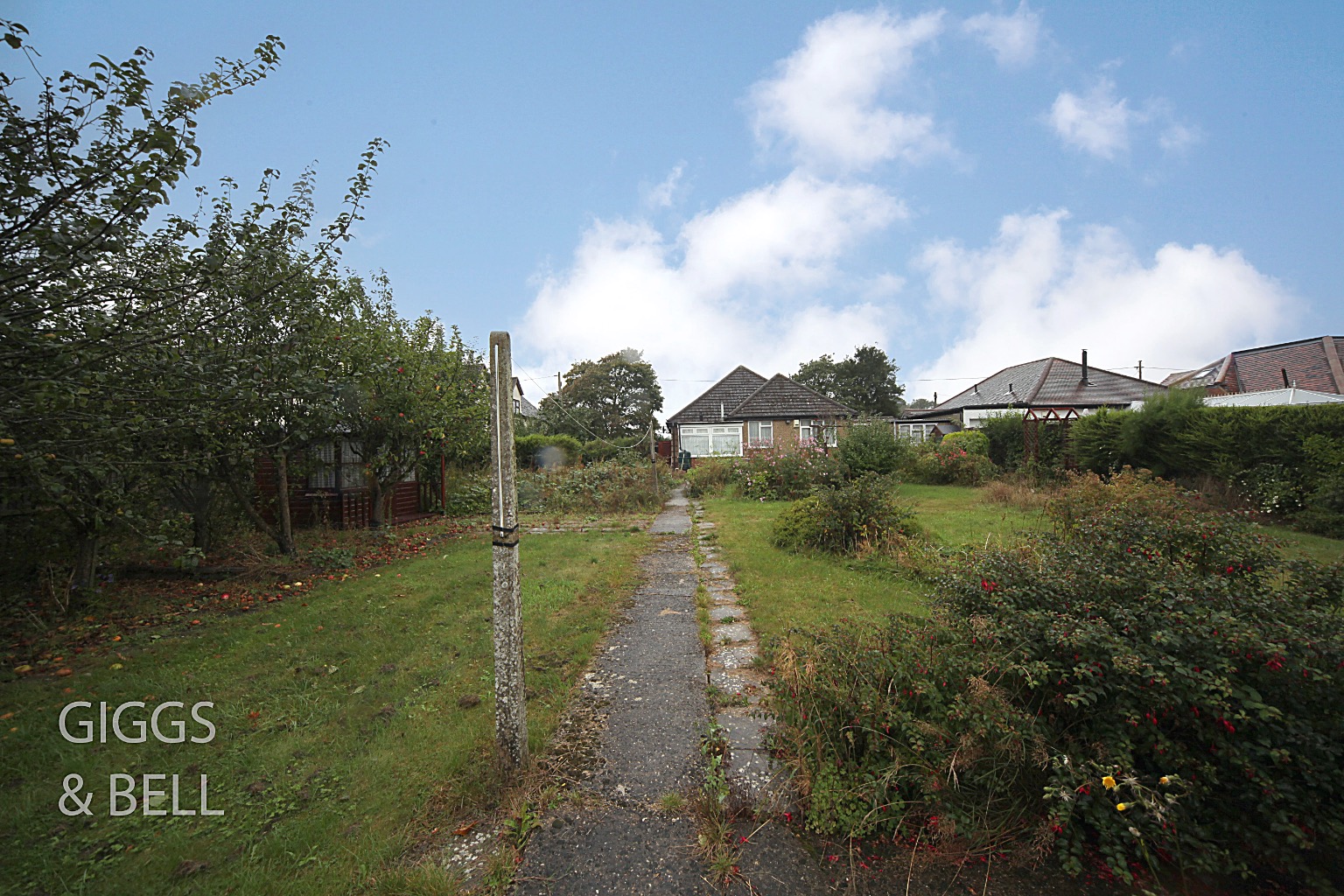 3 bed detached bungalow for sale in Sharpenhoe Road, Luton 18