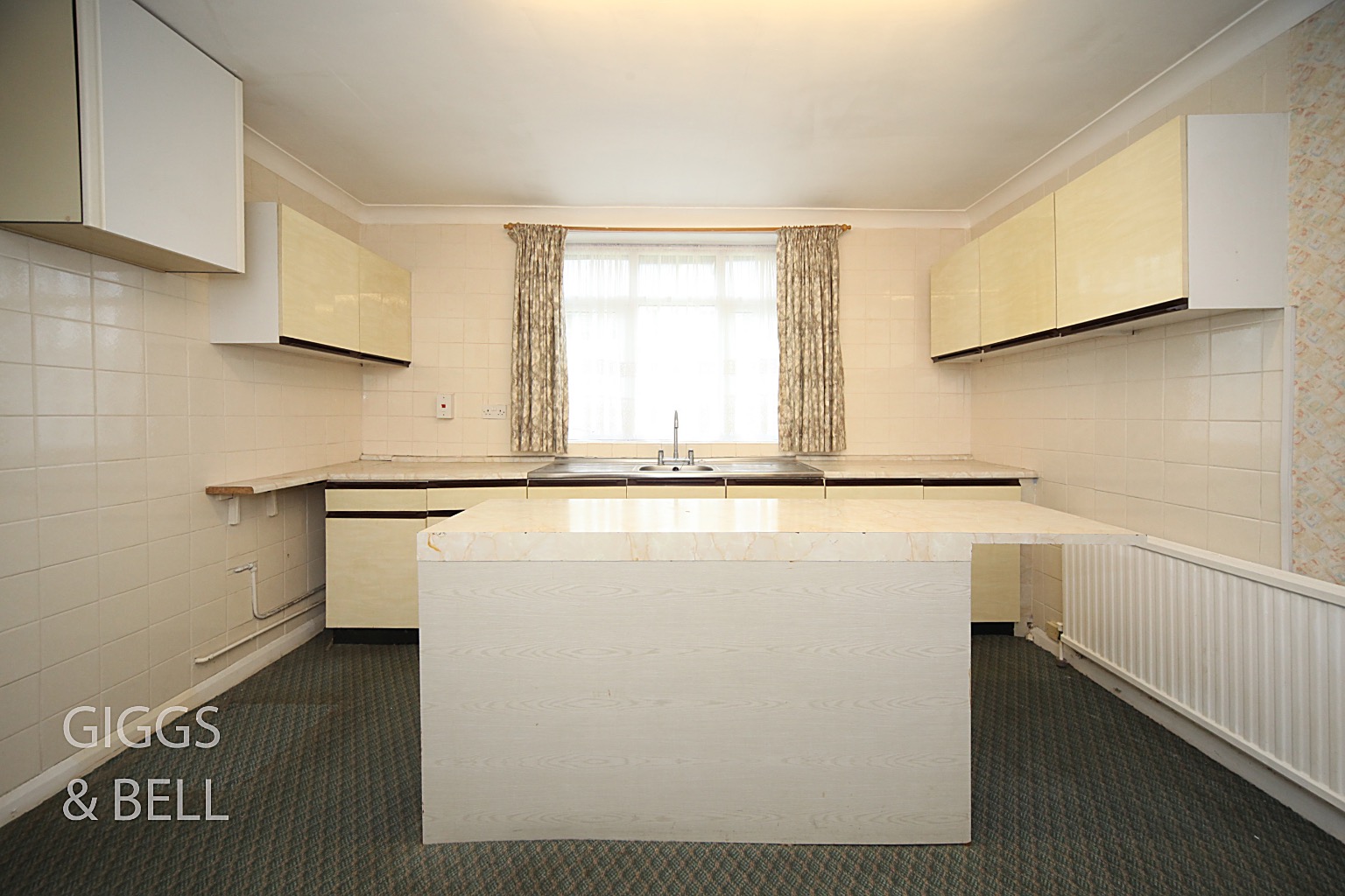 3 bed detached bungalow for sale in Sharpenhoe Road, Luton  - Property Image 5