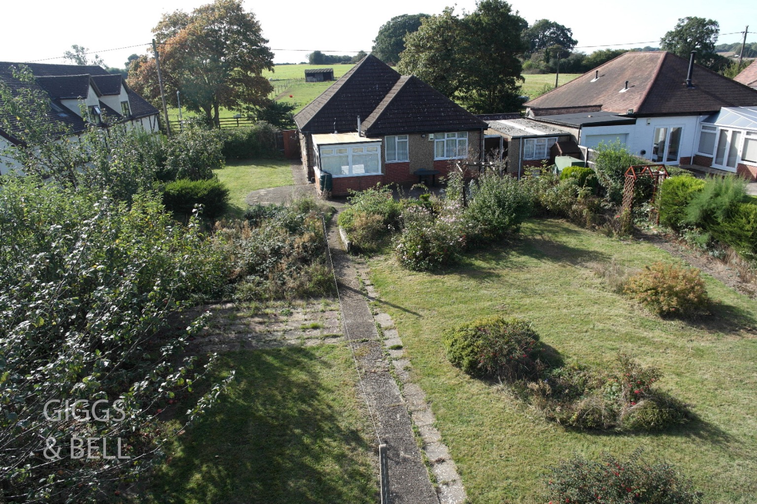 3 bed detached bungalow for sale in Sharpenhoe Road, Luton 1