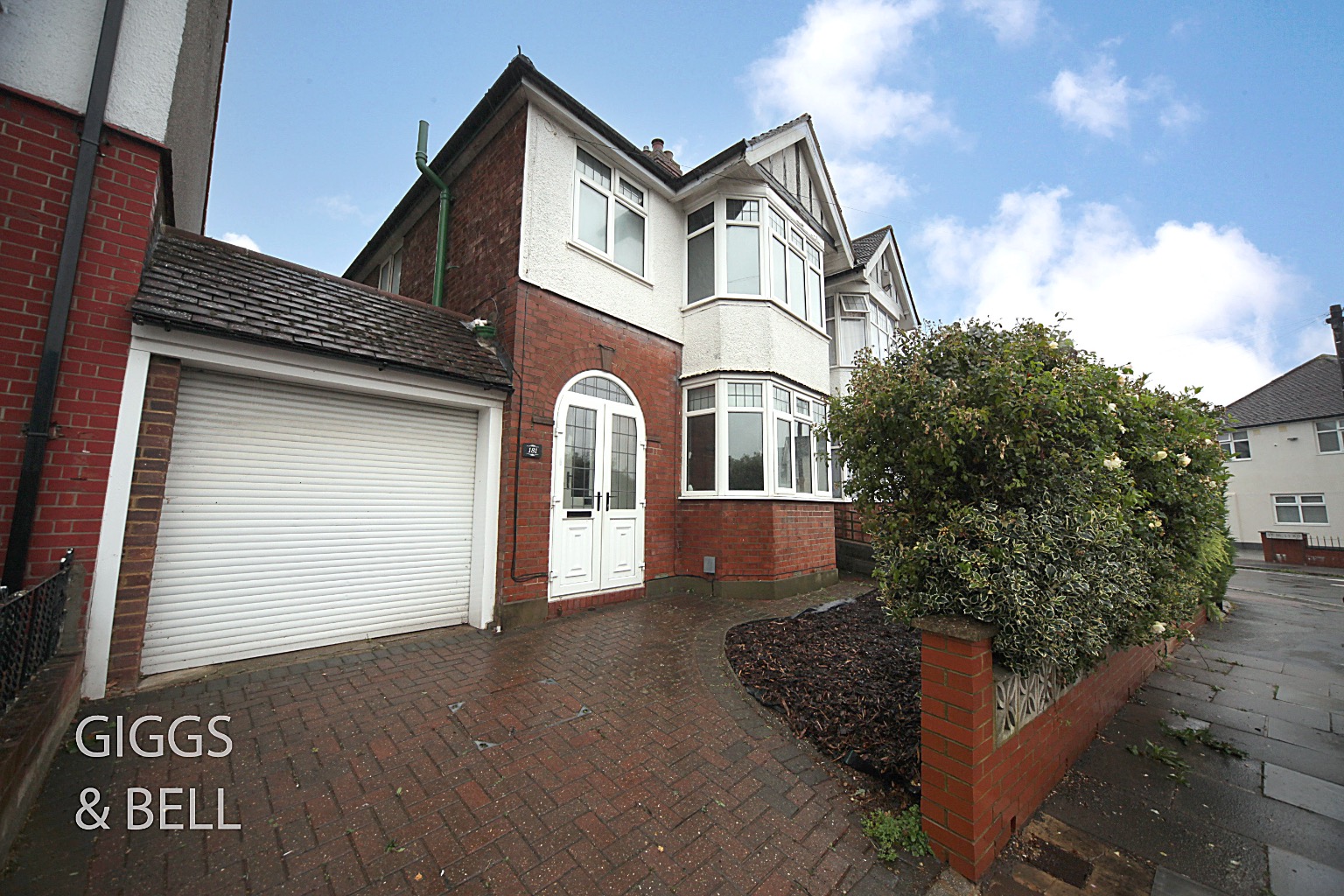 3 bed semi-detached house for sale in Strathmore Avenue, Luton - Property Image 1