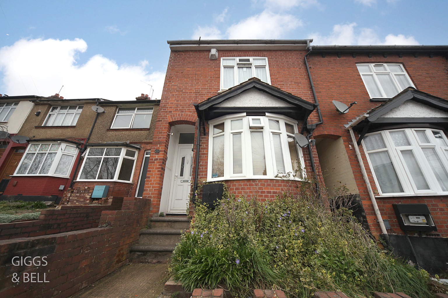 3 bed end of terrace house for sale in Richmond Hill, Luton  - Property Image 2