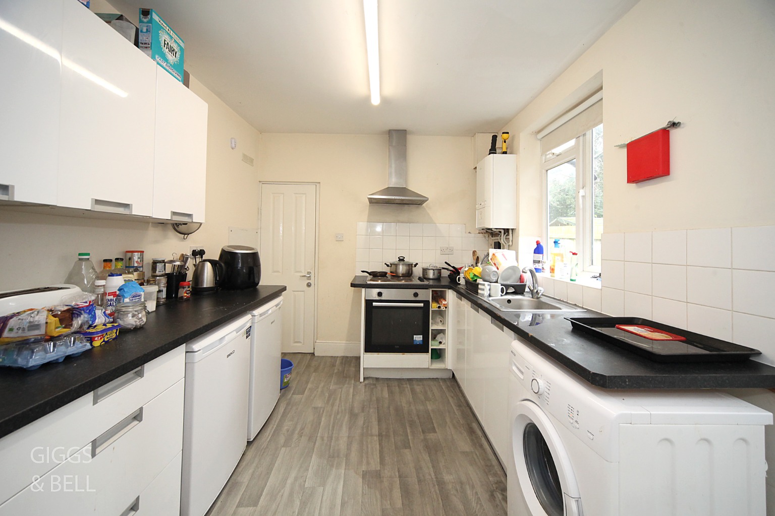 3 bed terraced house for sale in Talbot Road, Luton 1