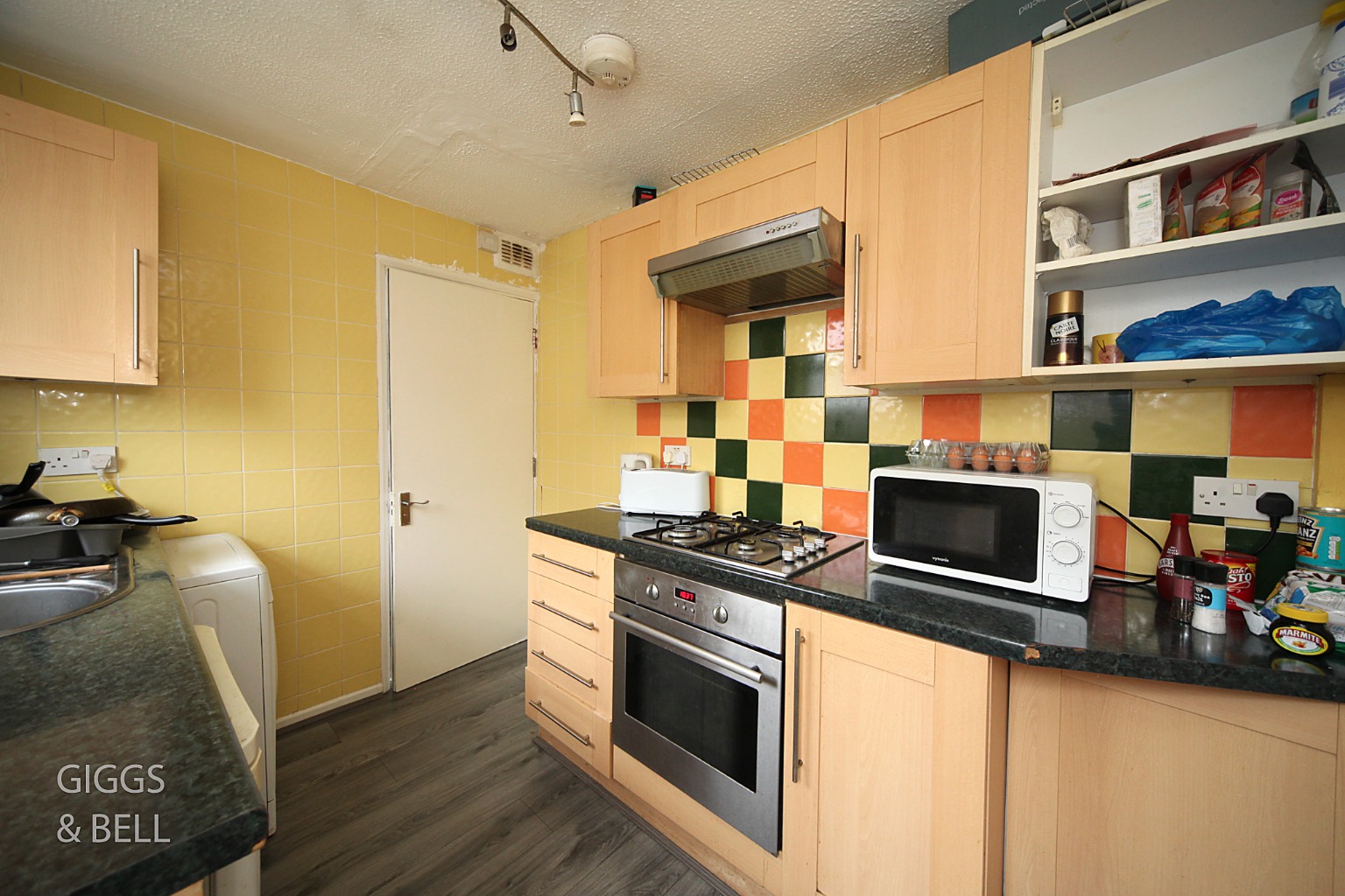 3 bed terraced house for sale in Moreton Road South, Luton  - Property Image 6