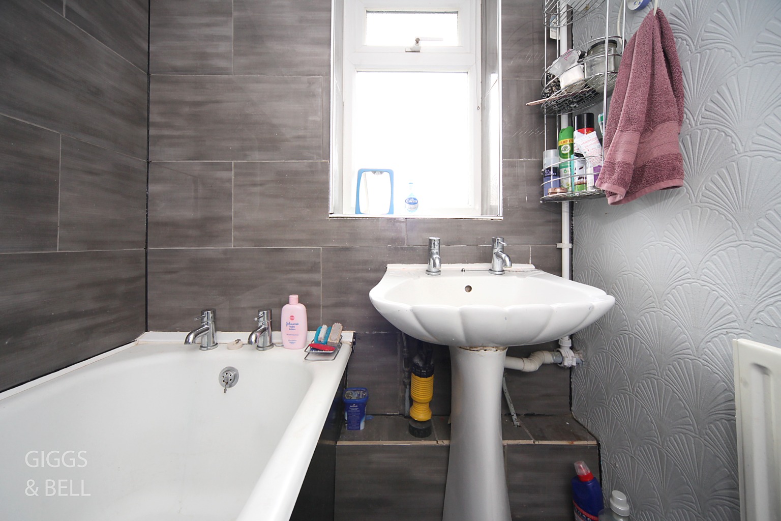 3 bed end of terrace house for sale in Paddock Close  - Property Image 13