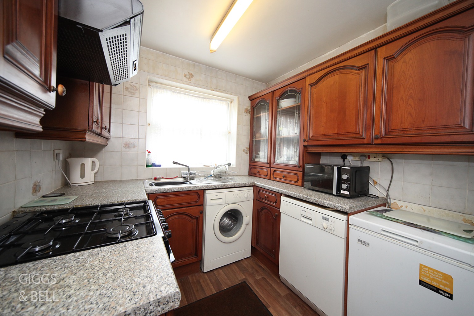 3 bed end of terrace house for sale in Paddock Close  - Property Image 6