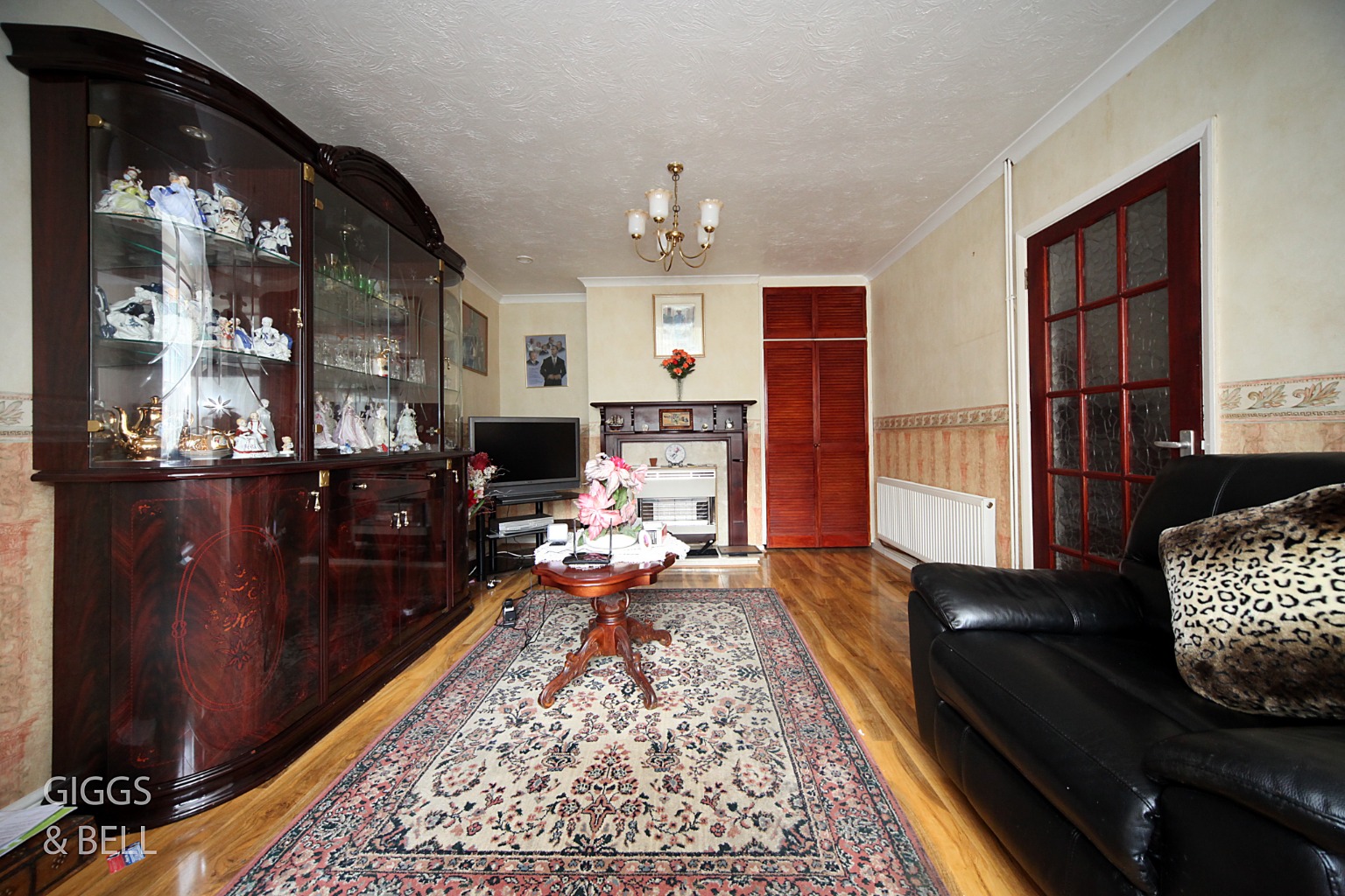 3 bed end of terrace house for sale in Paddock Close  - Property Image 2