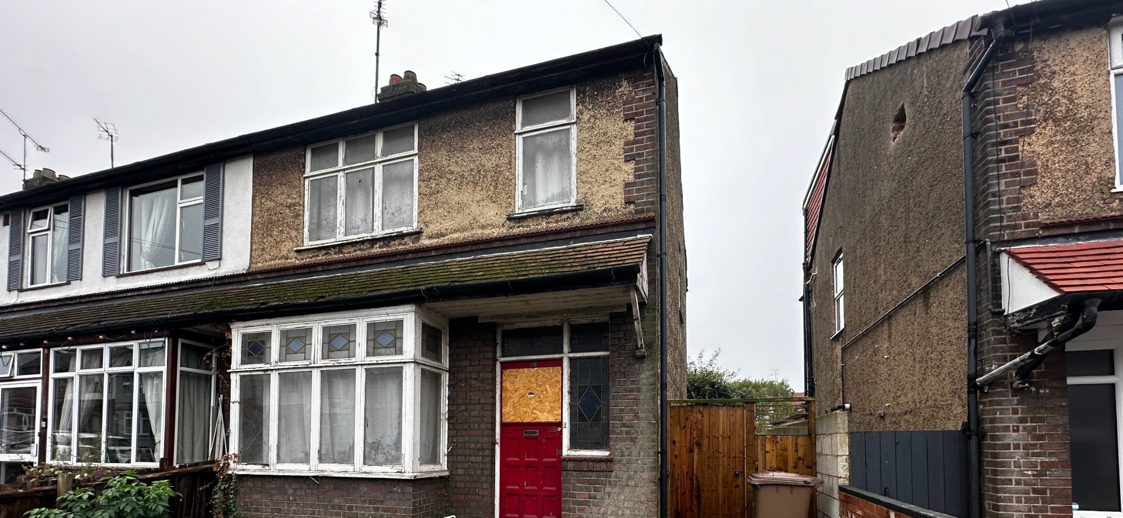 2 bed end of terrace house for sale in St Catherines Avenue, Luton  - Property Image 1