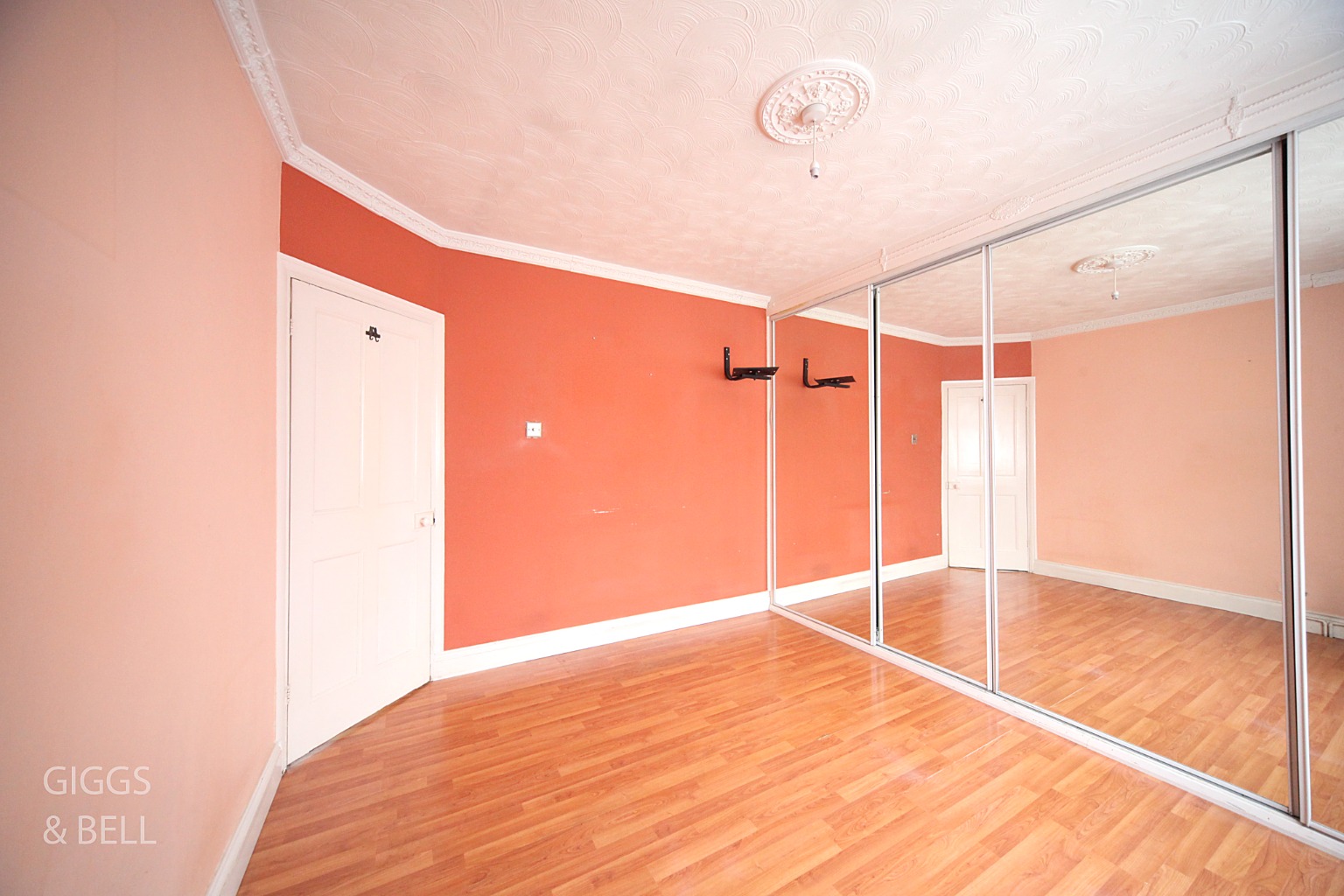 3 bed semi-detached house for sale in Luton Road, Dunstable 6