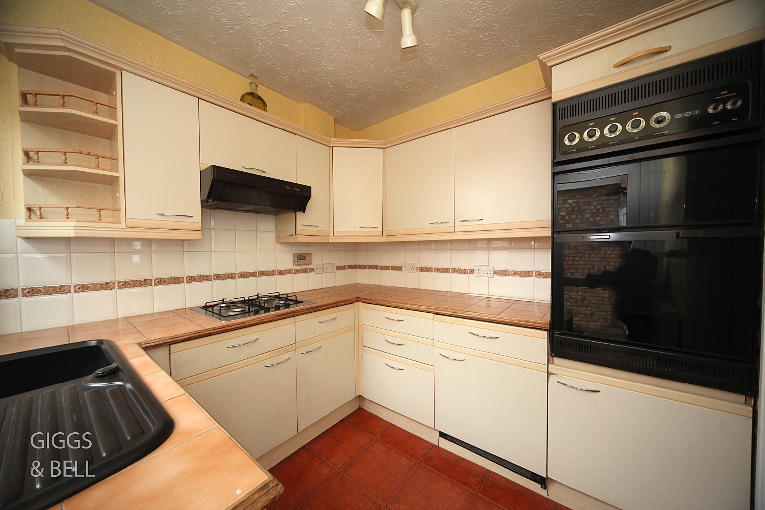 3 bed semi-detached house for sale in Luton Road, Dunstable  - Property Image 6