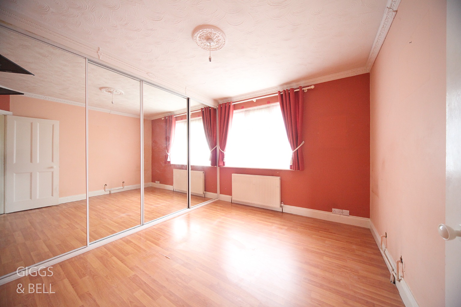 3 bed semi-detached house for sale in Luton Road, Dunstable  - Property Image 8