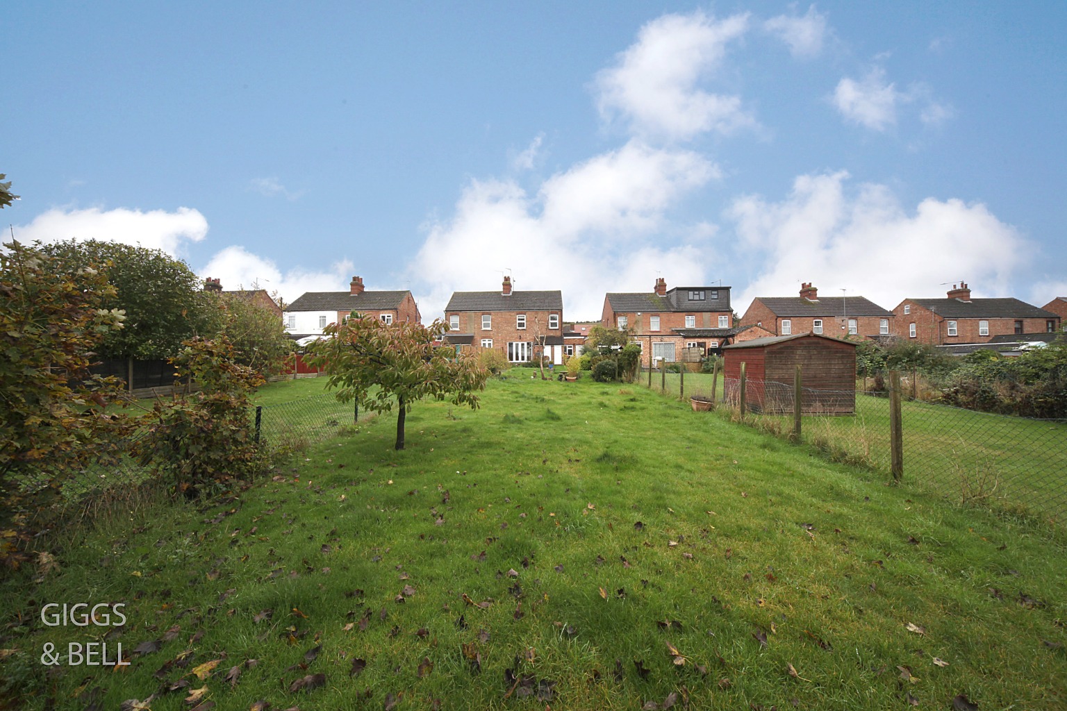 3 bed semi-detached house for sale in Luton Road, Dunstable 18