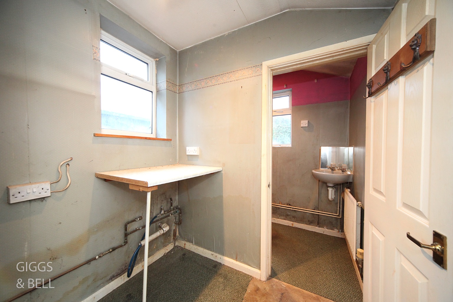 3 bed detached house for sale in Waller Avenue, Luton 9