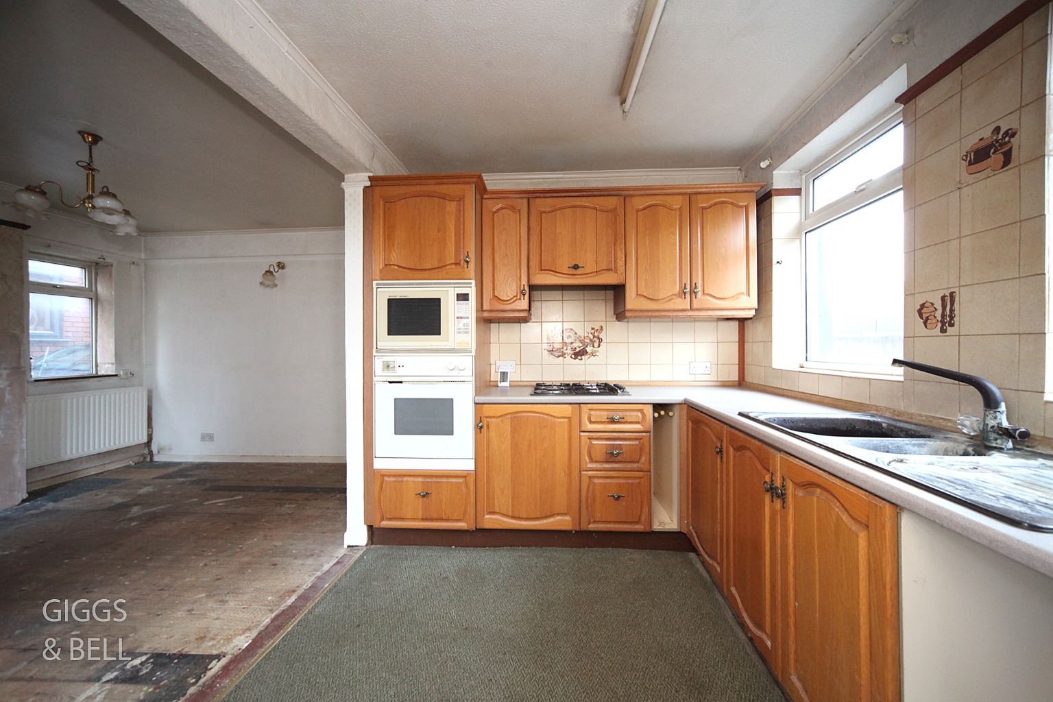 3 bed detached house for sale in Waller Avenue, Luton 6