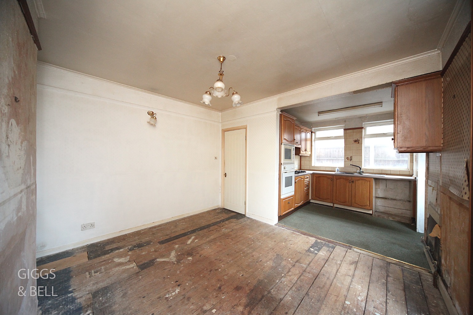 3 bed detached house for sale in Waller Avenue, Luton  - Property Image 5