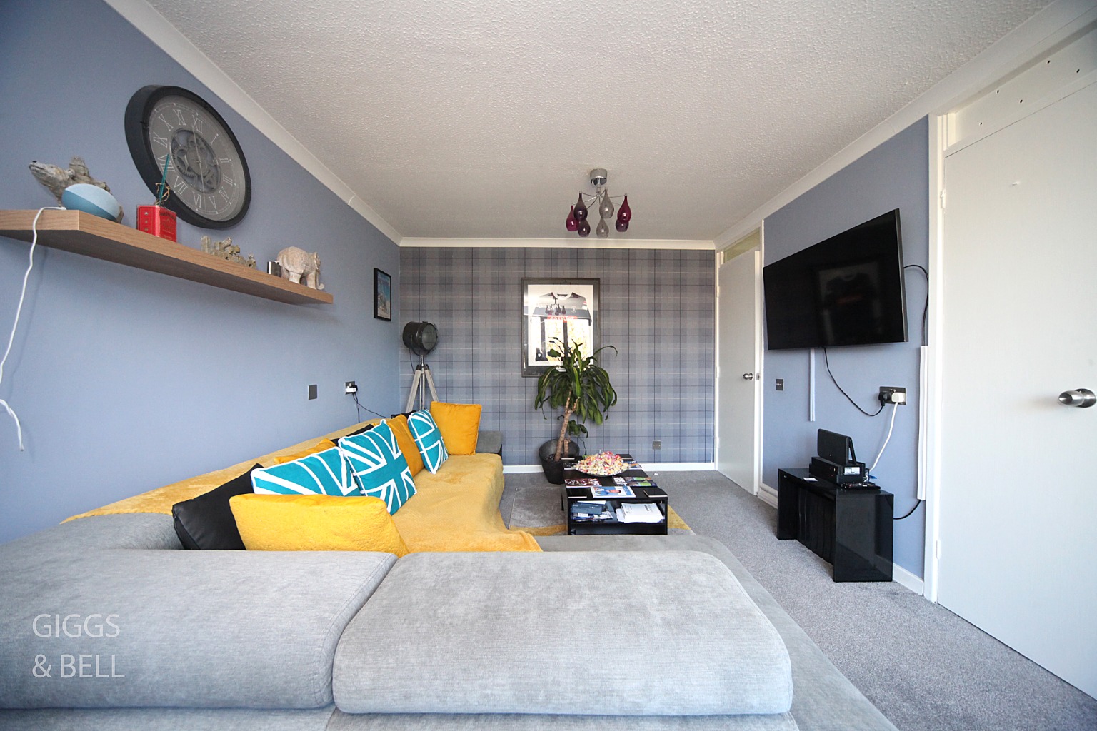 1 bed flat for sale in Links Way, Luton  - Property Image 2