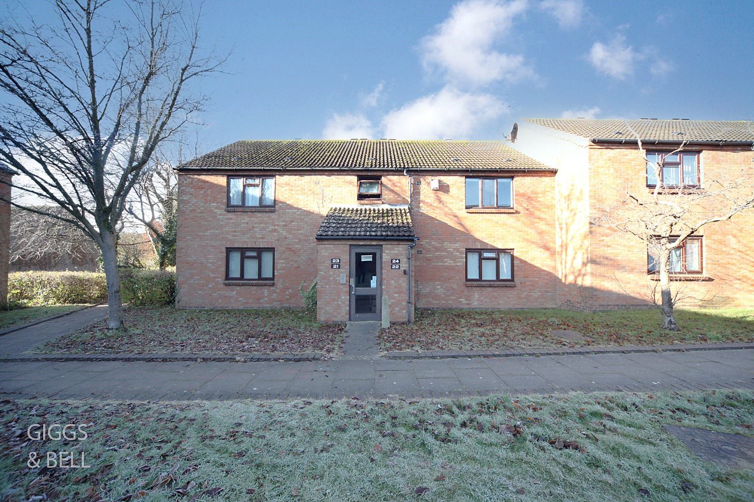 1 bed flat for sale in Links Way, Luton  - Property Image 1