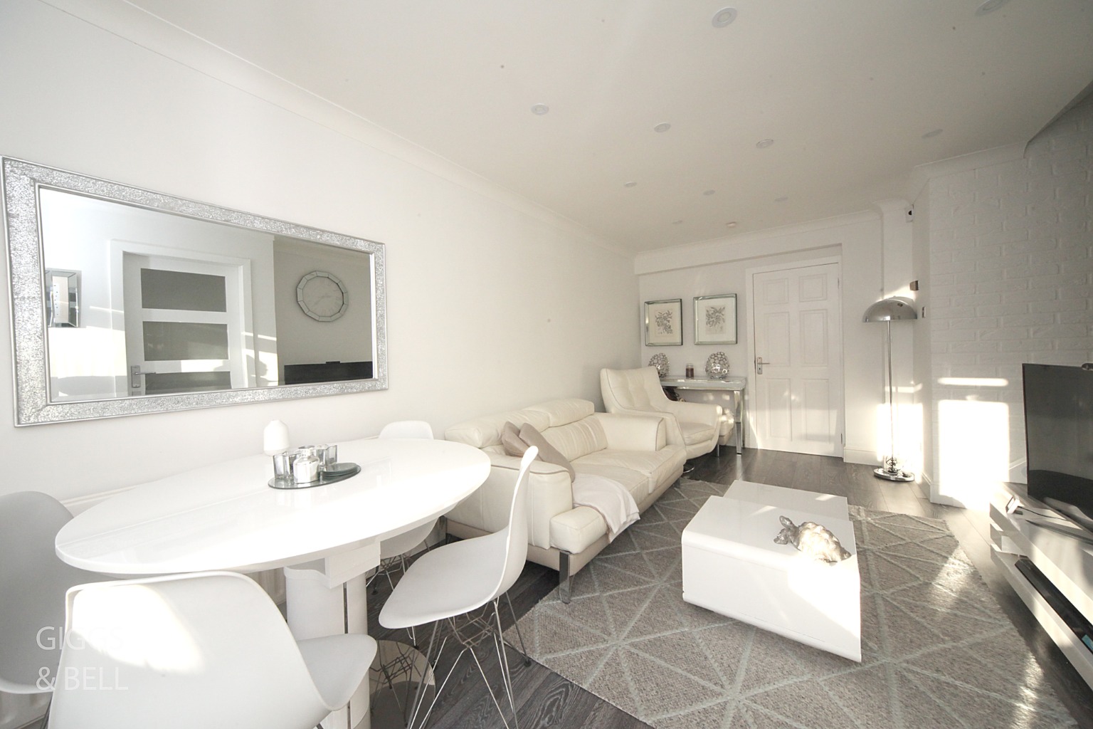 2 bed terraced house for sale in Speedwell Close, Luton 5